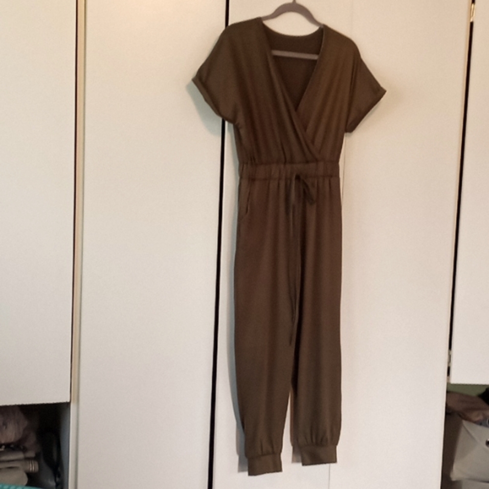 Navy Green Jumper  Form Fitting With Pockets,  Size Medium